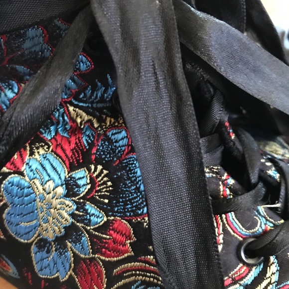 Sneakers - Picture 4 of 8